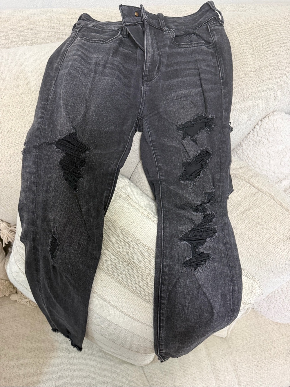 American Eagle Distressed Skinny Jeans in Black